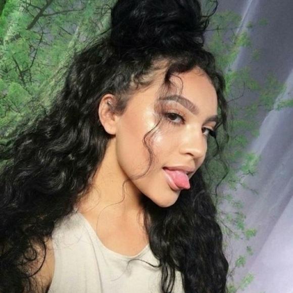 Black curly LaceFront Wig *NWT* main image 7